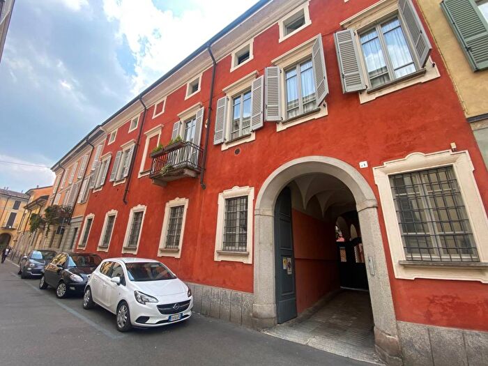 Appartamento trilocale in vendita in Via Santa Maria del Sole, Centro Storico, Lodi