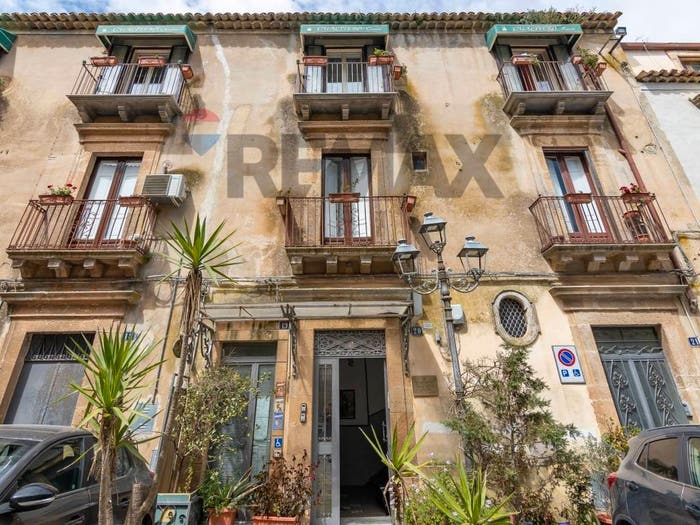 Casa con 6 locali in vendita in Piazza S Francesco D'Assisi, Centro, Caltagirone