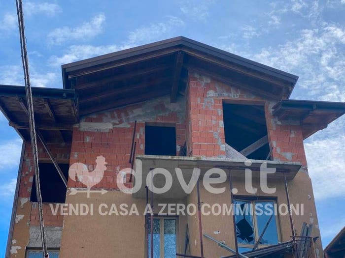 Appartamento trilocale in vendita in Via Piemonte, Cascine Maggio, Castronno