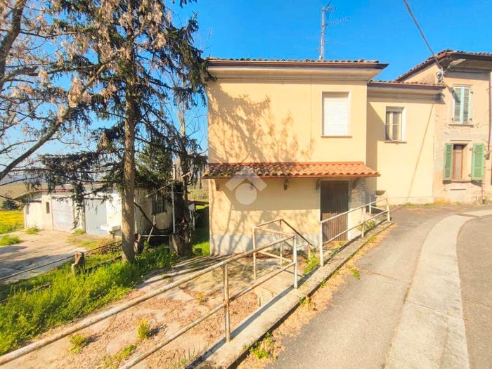 Casa con 6 locali in vendita in Via Castello, Centro, Monleale