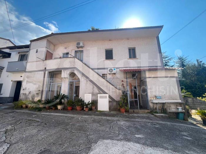 Casa con 6 locali in vendita in Via Ugo Lo Sordo, Pastorano