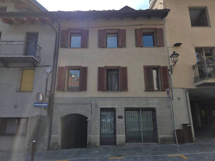 Appartamento con 6 locali in vendita in Via Chanoux, Centro, Chatillon