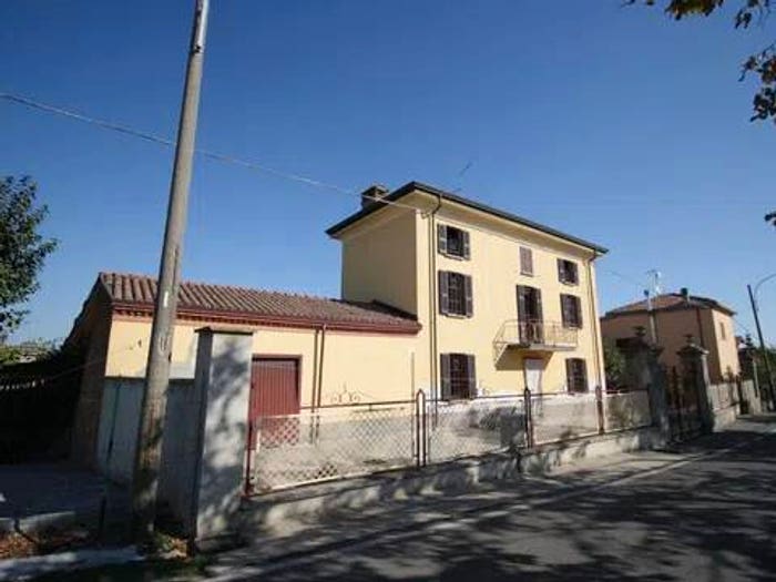 Casa quadrilocale in vendita in Località Fornello, Ziano Piacentino