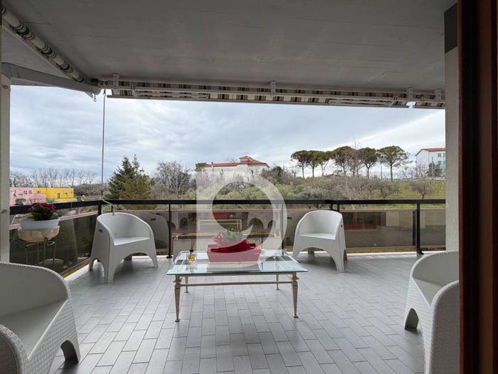Appartamento con 5 locali in vendita in Via Dante Alighieri, Centro, Catignano