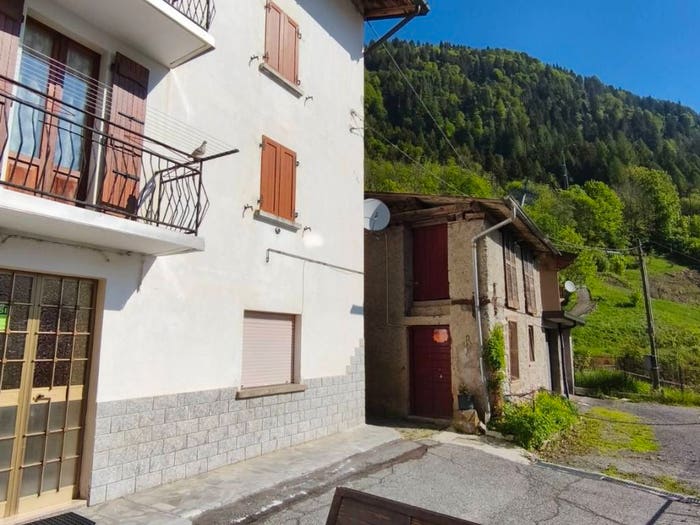 Casa con 6 locali in vendita in Via Carbonera, Colere