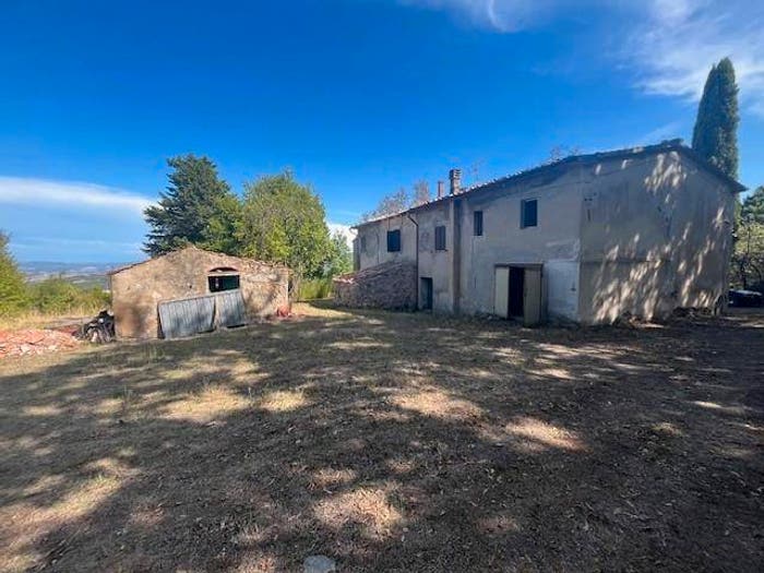 Casa con 6 locali in vendita in Centro, Chianni