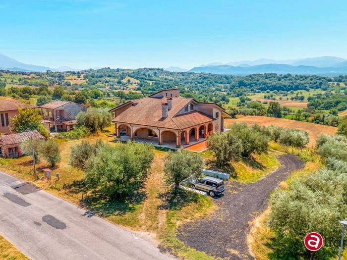 Casa con 6 locali in vendita in Via Girate, San Giovanni, Ripi