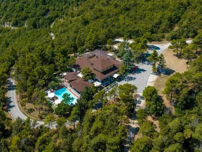 Casa con 6 locali in vendita in Arcevia