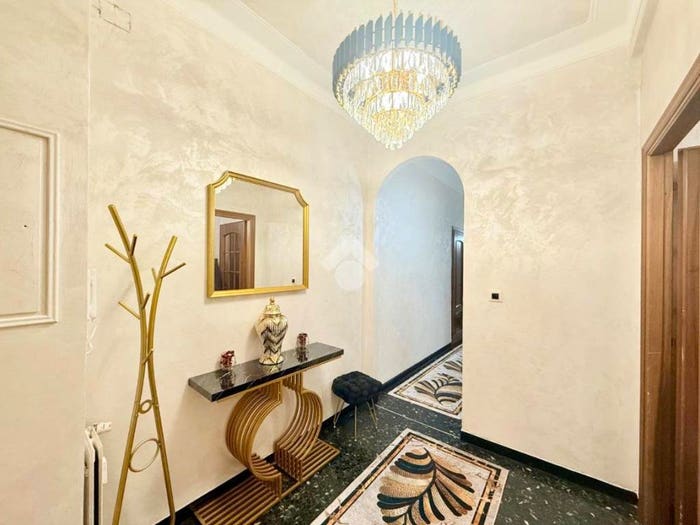 Appartamento quadrilocale in vendita in Via Borzoli, Sestri Ponente, Genova