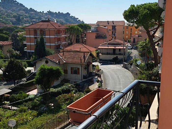 Appartamento quadrilocale in vendita in Via Goffredo Mameli, Borghetto San Nicolò, Bordighera