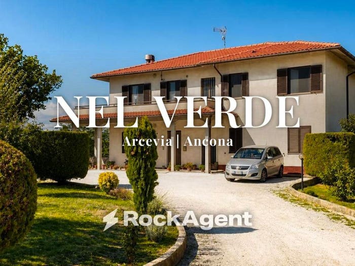 Casa con 6 locali in vendita in Frazione Sant'Apollinare, Arcevia