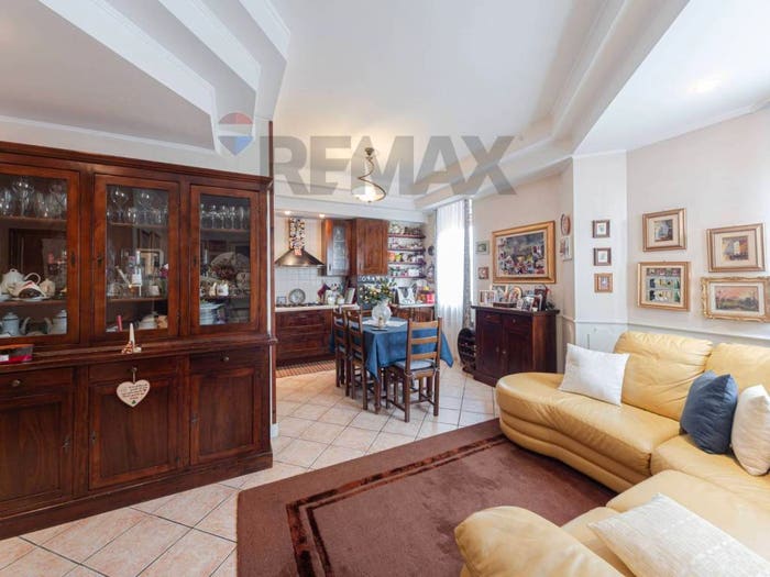 Appartamento trilocale in vendita in Centro, Bernareggio