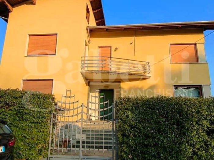 Appartamento trilocale in vendita in Via De Giovannini, Vandorno Piazzo Cossila, Biella