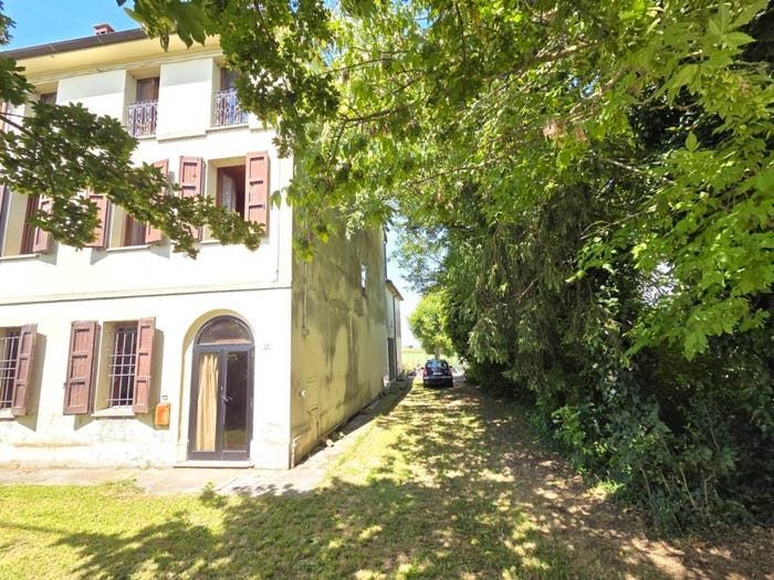 Casa con 6 locali in vendita in Via Selice, Centro, Conselice