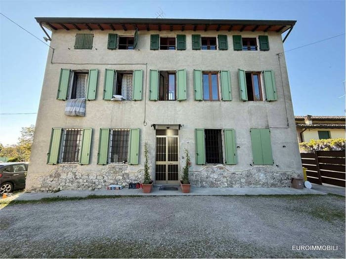 Casa con 6 locali in vendita in via masdone, Centro, Lesignano de' Bagni
