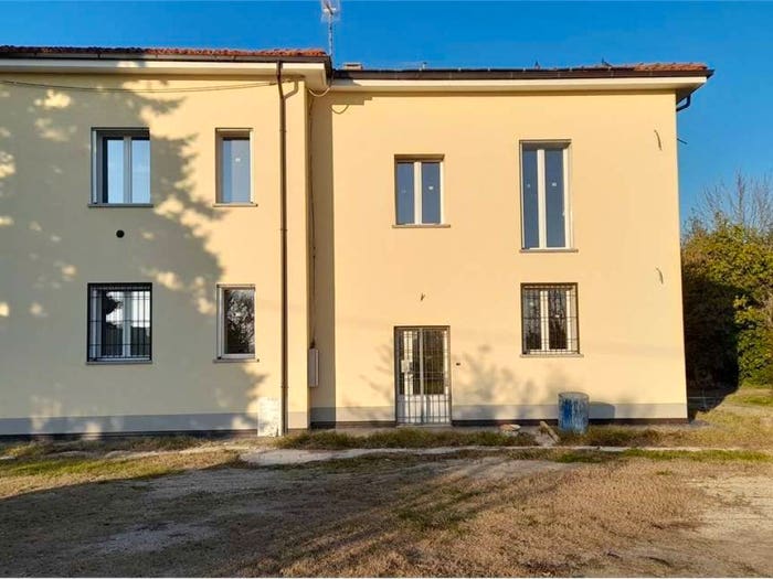 Casa con 6 locali in vendita in VIA SVERGINESCA, Crevalcore