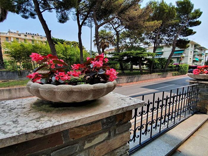 Appartamento trilocale in vendita in Centro, Bordighera