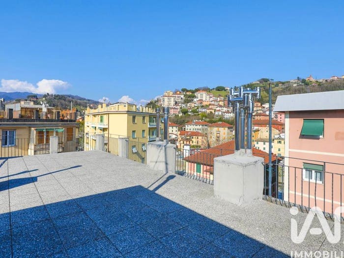 Appartamento quadrilocale in vendita in Via Isocorte, Pontedecimo, Genova