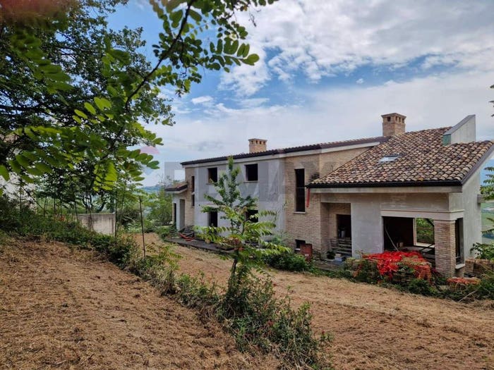 Casa con 6 locali in vendita in Bucchianico