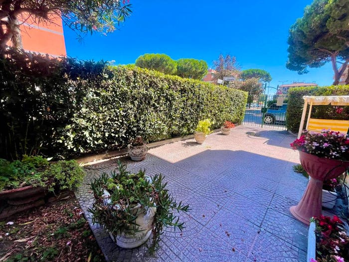 Appartamento quadrilocale in vendita in Via Claudia, Zona Domitilla, Ladispoli