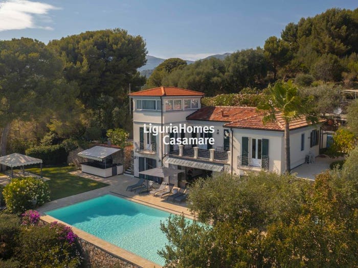 Casa con 6 locali in vendita in Via Santa Lucia, Diano Castello