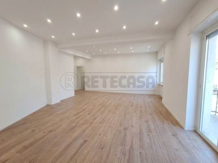 Appartamento con 5 locali in vendita in Via Mosco, Gelone Cadorna, Siracusa