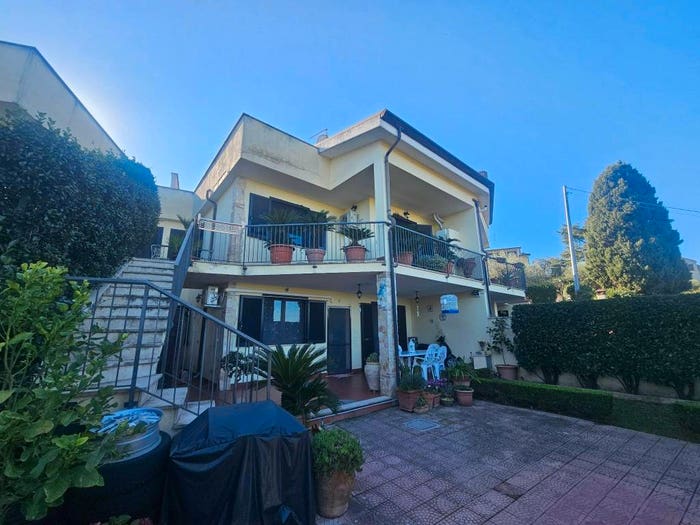 Casa quadrilocale in vendita in Via Morlupo, Centro, Capena
