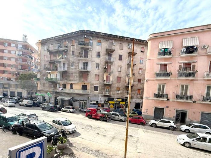 Appartamento quadrilocale in vendita in Corso Arnaldo Lucci, Garibaldi Ferrovia, Napoli