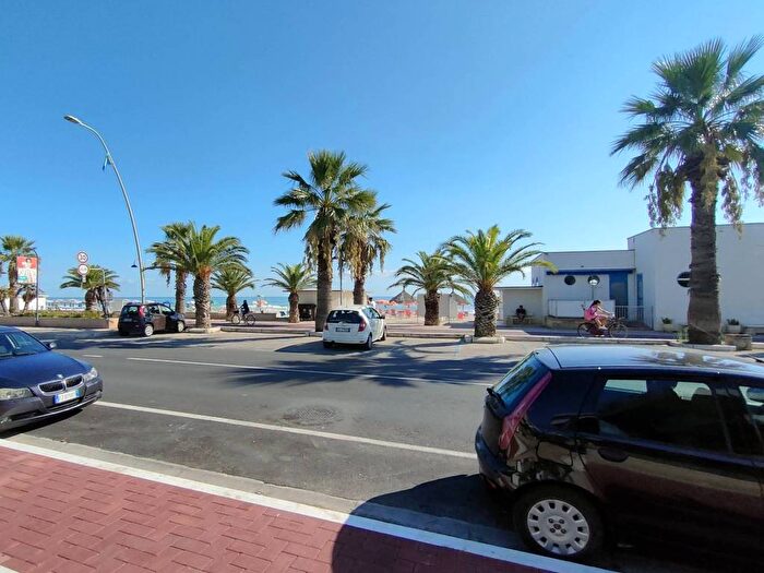 Appartamento trilocale in vendita in Lungomare Sirena, Tortoreto Lido, Tortoreto