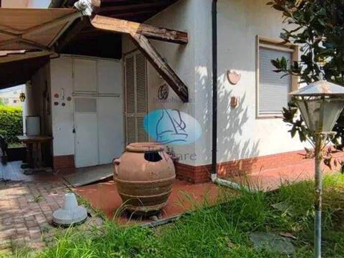 Casa con 6 locali in vendita in Via Delle Fonti SNC, Piano di Mommio, Massarosa