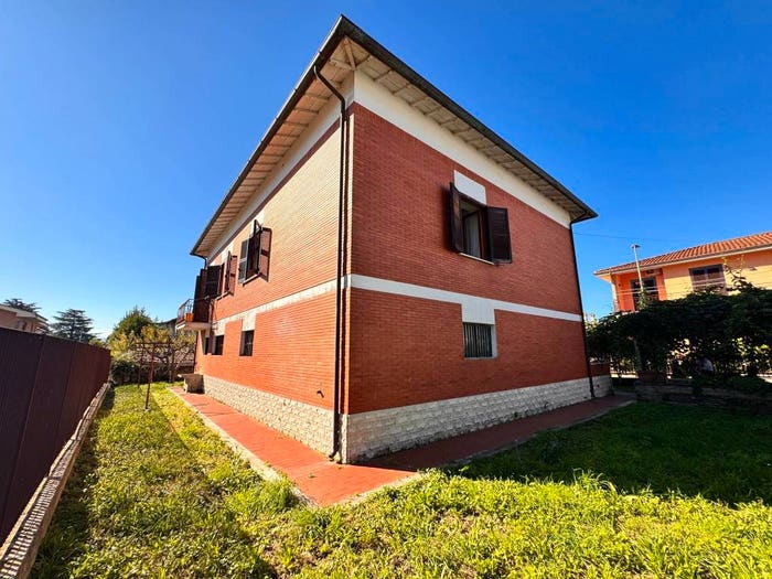 Casa quadrilocale in vendita in Via Giulio Rinaldi, Centro, Cave
