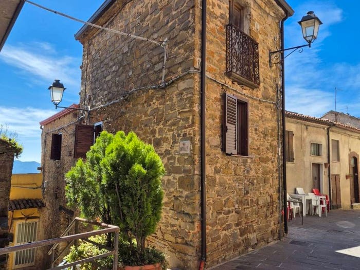 Casa bilocale in vendita in Via Serre, Centro, Perito