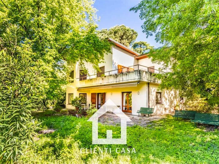 Casa con 6 locali in vendita in VIA VALLASSINA, Longone al Segrino