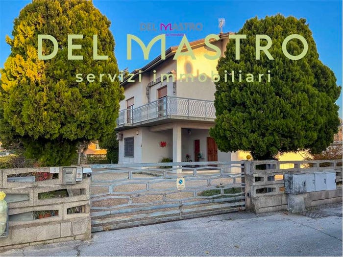 Appartamento con 6 locali in vendita in Via Strada provinciale per castelferretti, Chiaravalle