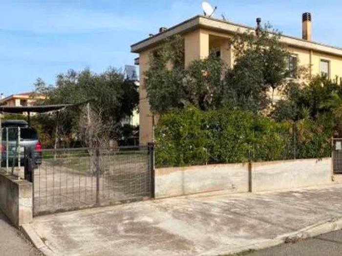 Casa quadrilocale in vendita in Viale Danubio, Cooperativa Cento, Capoterra