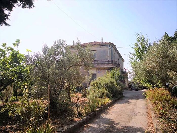 Casa con 6 locali in vendita in Via V Parrella, Settingiano