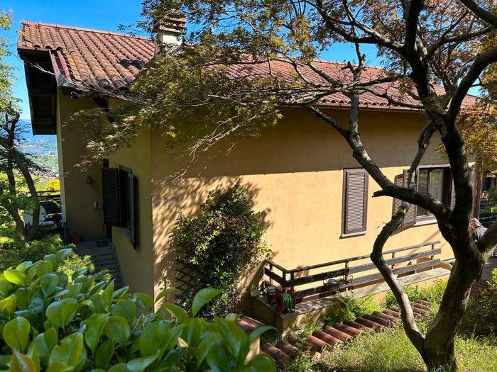 Casa quadrilocale in vendita in Via dei Frassini, Bodio, Bodio Lomnago