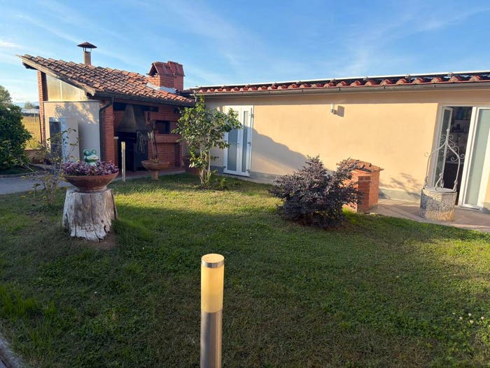 Casa con 6 locali in vendita in Santa Lucia, Uzzano