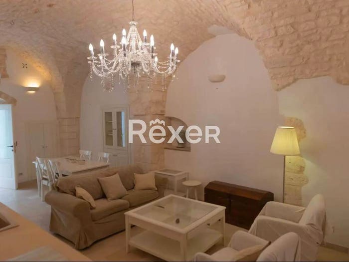Appartamento con 6 locali in vendita in Via la Fiera B, Centro, Cisternino