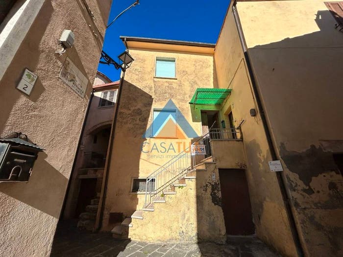 Casa con 5 locali in vendita in Via Umberto I, Centro, Alviano