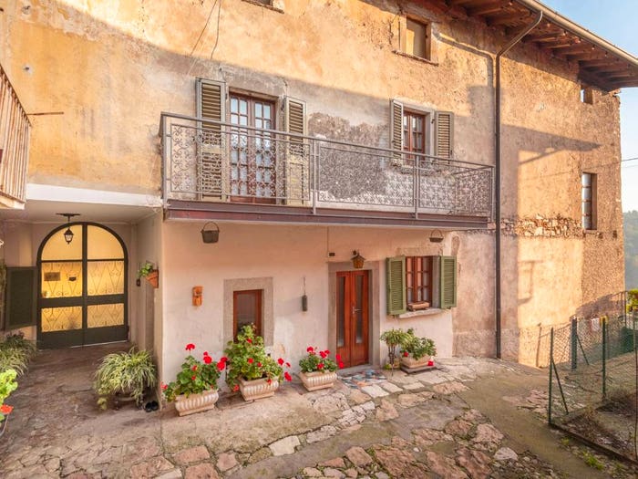 Casa quadrilocale in vendita in Via Pratomarone, Burligo, Palazzago