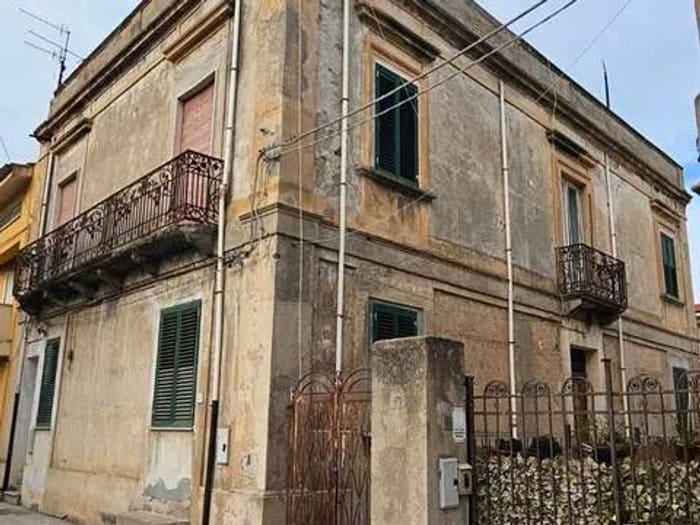 Casa con 6 locali in vendita in Via Piromalli, Centro, Siderno