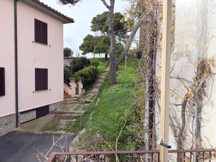 Appartamento quadrilocale in vendita in Via Giuseppe Garibaldi, Talamone, Orbetello