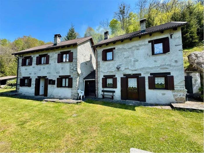 Casa con 6 locali in vendita in Case sparse Arvenolo, Crodo