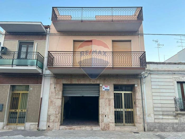 Appartamento con 6 locali in vendita in Corso Vittorio Emanuele, Floridia