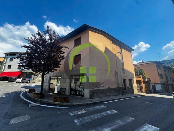 Casa con 6 locali in vendita in Leffe