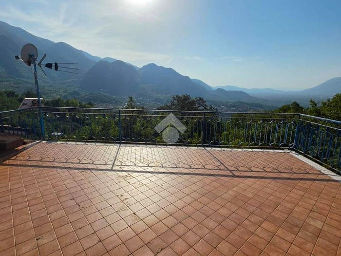 Appartamento con 6 locali in vendita in Via Capriozzi, Pietrastornina