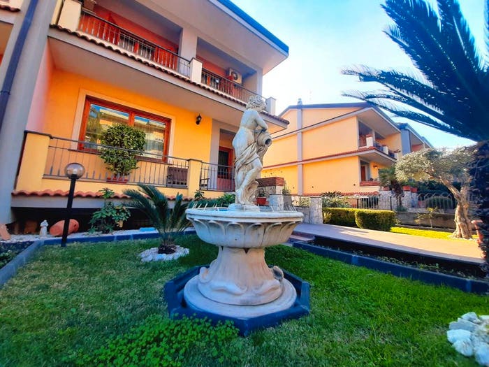 Casa con 6 locali in vendita in Centro, Giarre