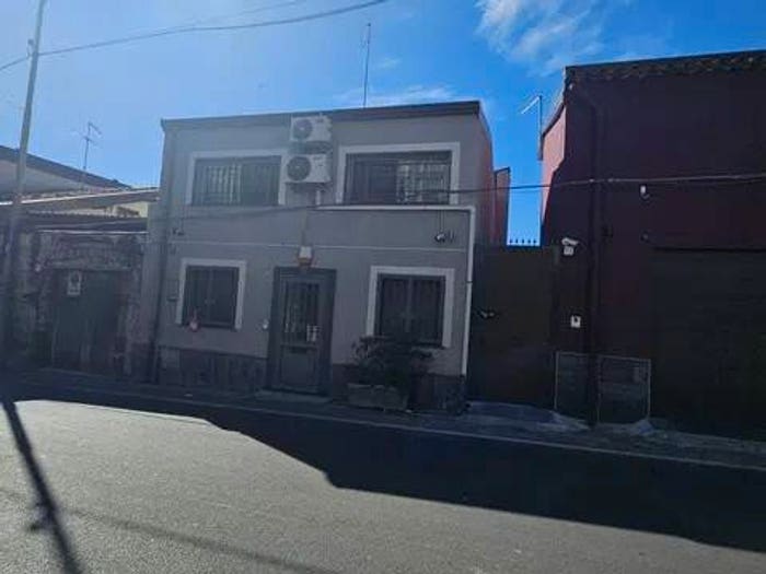 Casa trilocale in vendita in Via Palermo, Palermo Indipendenza, Catania