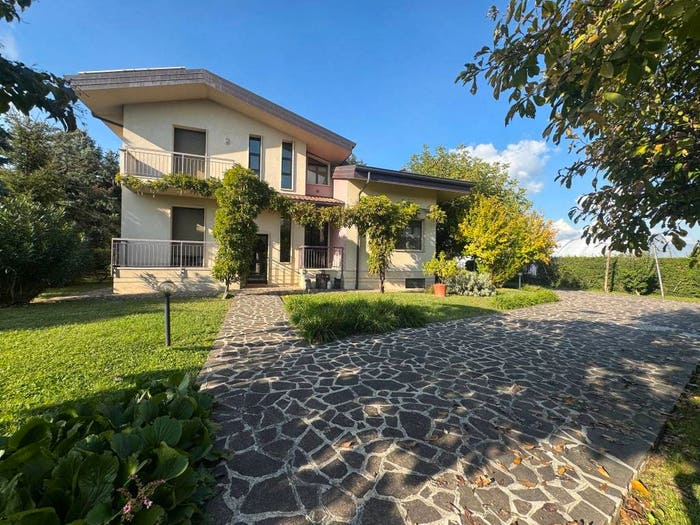 Casa con 6 locali in vendita in Via Alessandro Manzoni, Centro, Dalmine